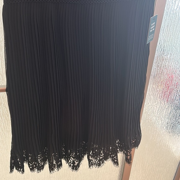 EXPRESS Small Lace Black Dress 🖤🔥 - Picture 8 of 10